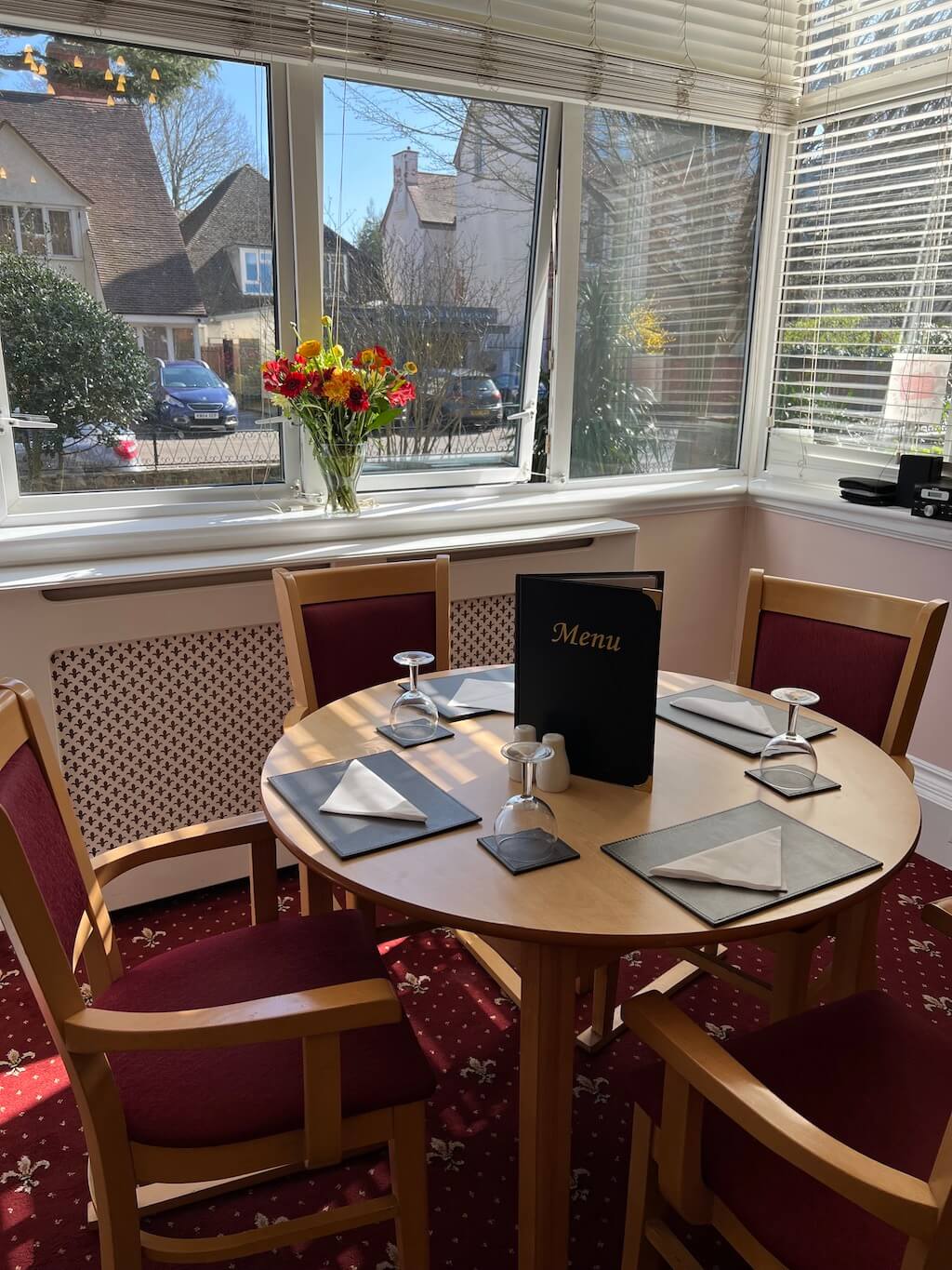 Dining room table and chairs in the window